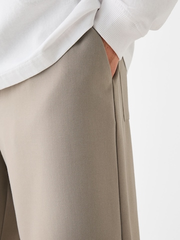 Bershka Lużny krój Spodnie w kolorze beżowy