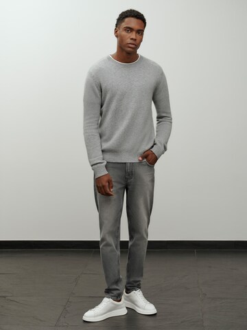 DAN FOX APPAREL - Jersey 'Essential' en gris