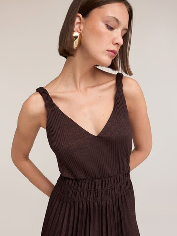 Robe MOTIVI en marron