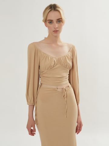 Influencer Bluse i beige: forside