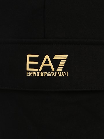 Tapered Pantaloni cargo di EA7 Emporio Armani in nero