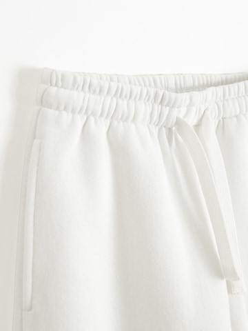 Cool Club Tapered Housut värissä valkoinen