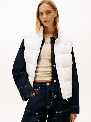 Vestă 'ESSENTIAL' de la Tommy Jeans pe alb: față