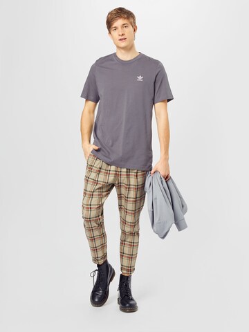 ADIDAS ORIGINALS Bluser & t-shirts 'Essential' i grå