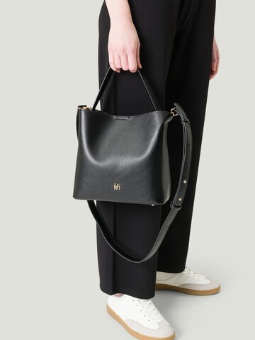 zero Handbag in Black: front