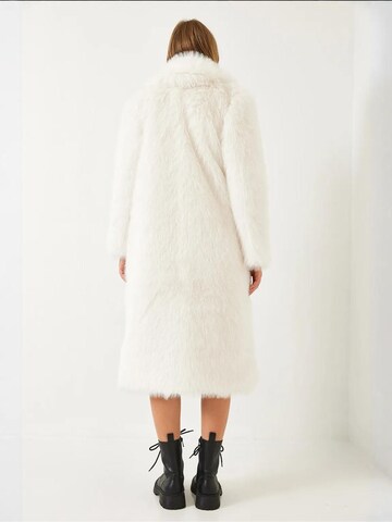 Bianco Lucci Between-Seasons Coat in White