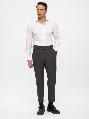 Antioch Tapered Hose in Grau