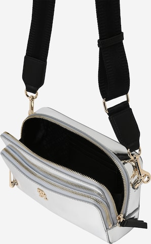 TOMMY HILFIGER Tasche 'Iconic' in Silber