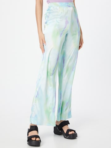 Loosefit Pantalon Monki en bleu : devant