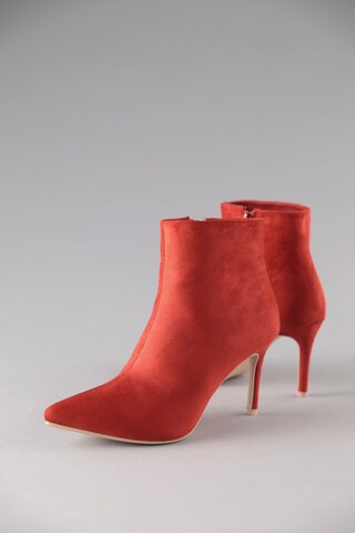Aniston Booties in Red