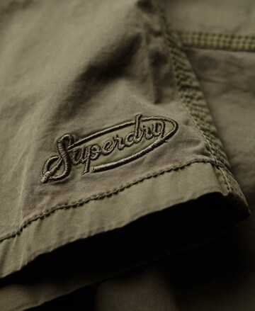 Superdry Regular Hose in Grün