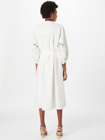 Robe Esprit Collection en blanc