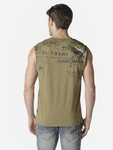 Tricou de la KOROSHI pe verde