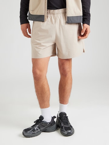 On regular Sportsbukser '5" Core' i beige: forside