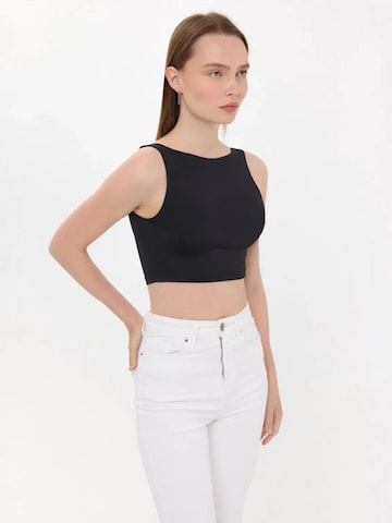 Hiccup Top in Black