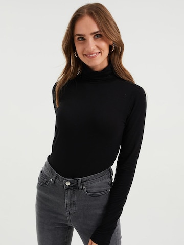 WE Fashion Sweater in Black: front