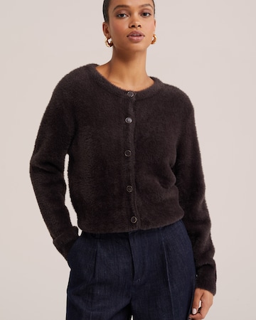 WE Fashion - Cárdigan en marrón: frente