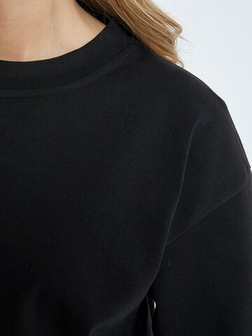 minus Paita 'Gamma' värissä musta