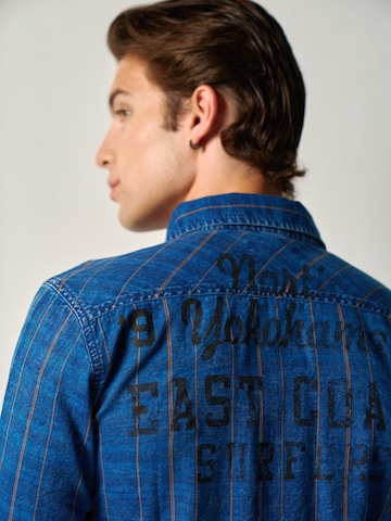 KOROSHI - Ajuste regular Camisa en azul