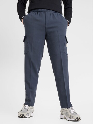 Tapered Pantaloni cargo di River Island in blu: frontale