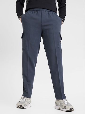 Effilé Pantalon cargo River Island en bleu : devant