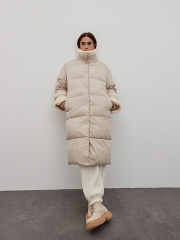 Cappotto invernale 'Oda' di EDITED in beige: frontale