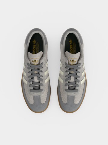 ADIDAS ORIGINALS - Sapatilhas baixas 'Samba' em cinzento