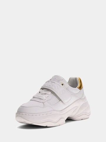 GUESS Sneaker 'Helinn' in Weiß
