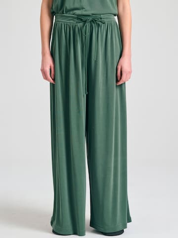 Loosefit Pantaloni di Funky Buddha in verde: frontale