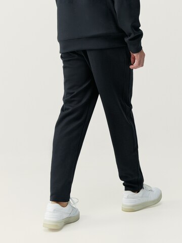 Born Living Yoga Slim fit Sports trousers 'Ness' in Black