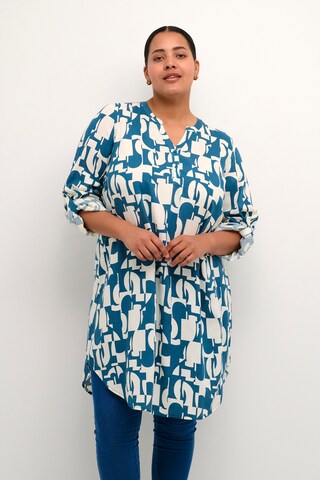 KAFFE CURVE Tuniek 'Maran' in Blauw: voorkant