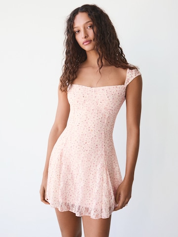 Abito da cocktail di Bershka in rosa: frontale