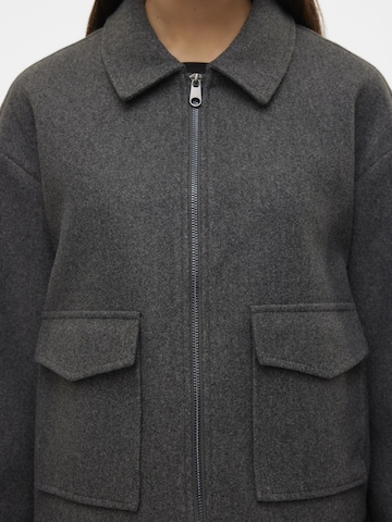 VERO MODA Tussenjas in Grijs