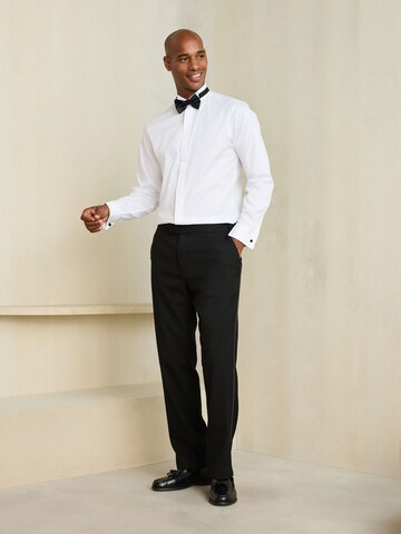 Next Slim Fit Set: Hemd und Fliege in Weiß