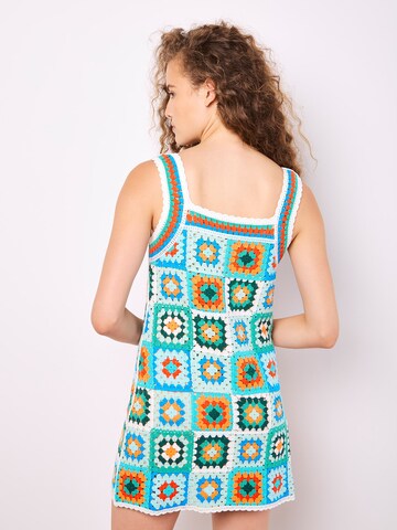 Robe Apricot en bleu