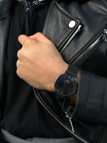 Orologio analogico di Daniel Wellington in nero: frontale