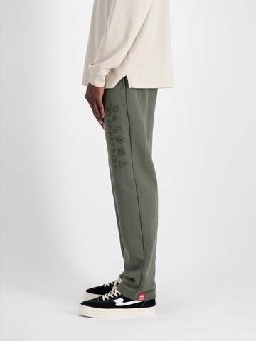 regular Pantaloni di ALPHA INDUSTRIES in verde