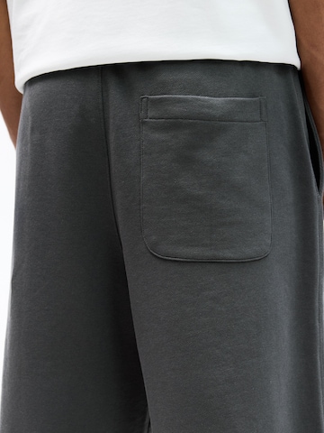 Loosefit Pantaloni di Pull&Bear in grigio