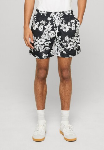 Shorts de bain Urban Classics en noir : devant