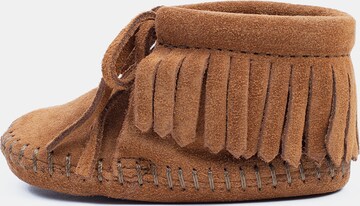 Minnetonka Slipper in Brown