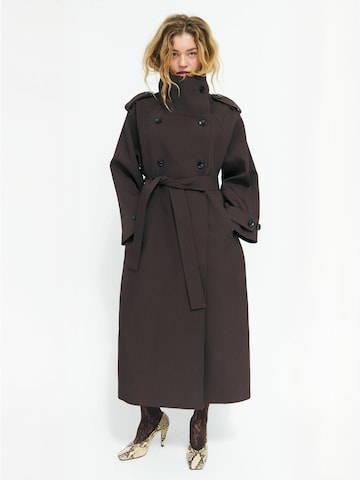Crās Winter Coat ' Leonoracras ' in Braun: Vorderseite