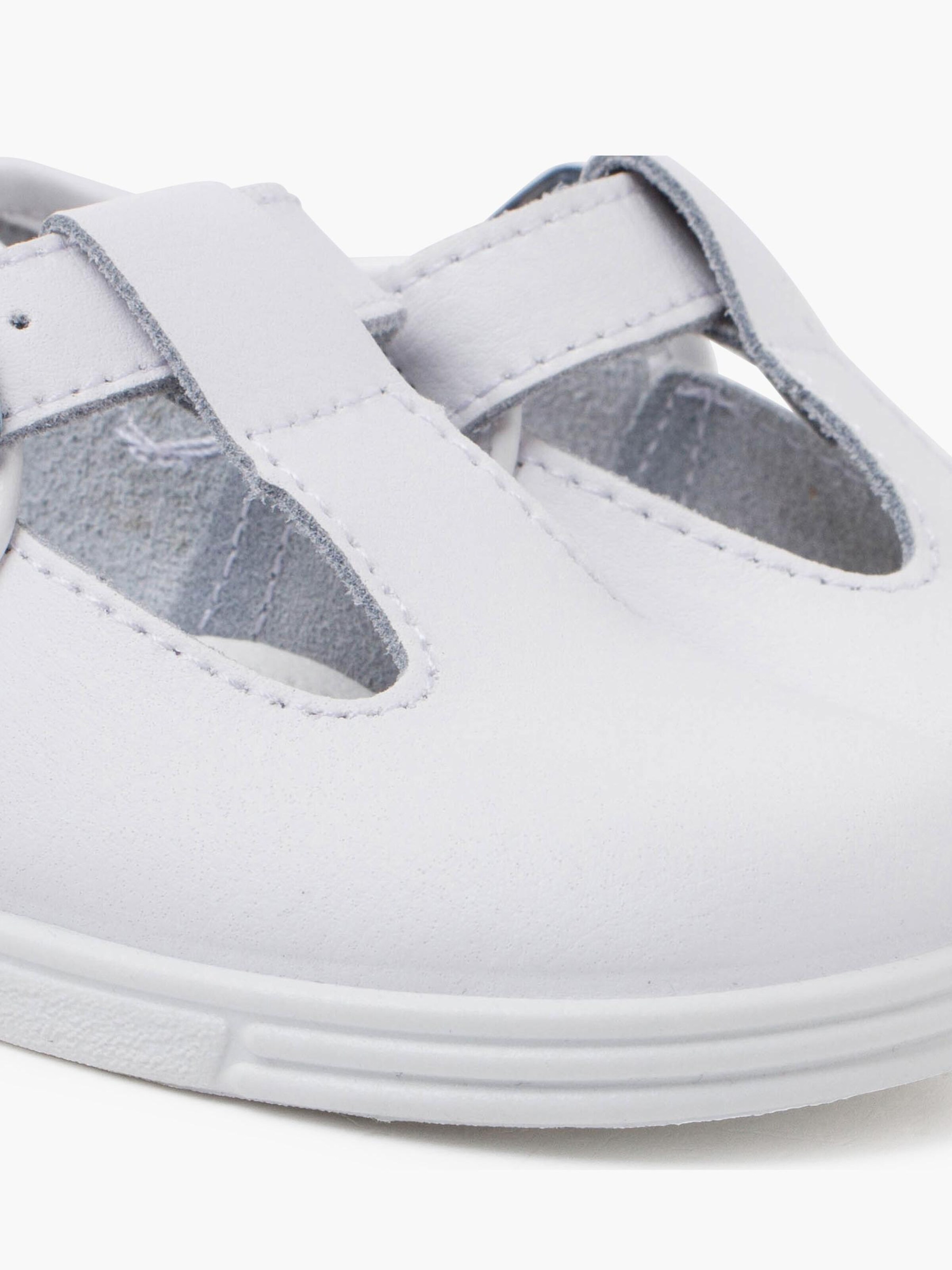 Chaussure basse Pisamonas en blanc