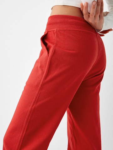 Bershka Tapered Hose in Rot