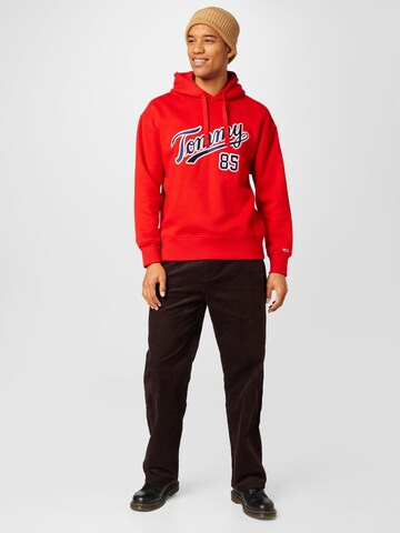 Sweat-shirt 'College 85' Tommy Jeans en rouge