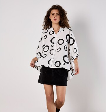 Apricot Abstract Circles Oversized Blouse ' ' in Weiß