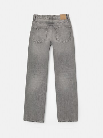 Pull&Bear Lużny krój Jeansy w kolorze szary