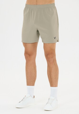 Virtus Regular Shorts 'Spier V3' in Braun: Vorderseite