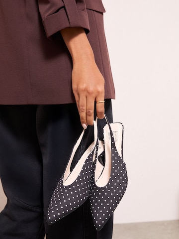 juoda Friends Like These Basutės