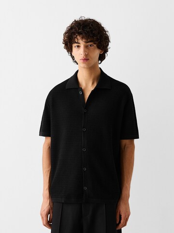 Coupe regular Chemise Bershka en noir : devant