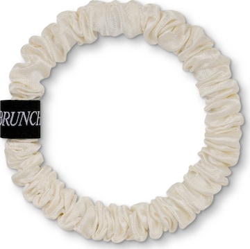 BRUNCHIES® Haarschmuck 'BRUNCHIES® "No Pain" Seiden Scrunchie - haarschonender Haargummi für Zopf & Dutt in einem wunderschönen Weißton' in Weiß: Vorderseite